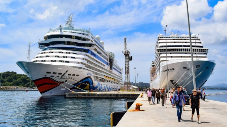 What Passengers Should Never Do Near a Cruise Ship