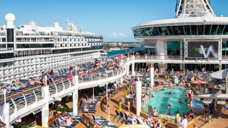 Cruise Gratuities – Guide to Tipping on a Cruise Ship