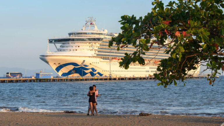 How to Enjoy a Romantic Valentine’s Day Cruise