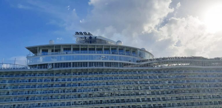 Three Oasis of the Seas Sailings Canceled After Crane Damage