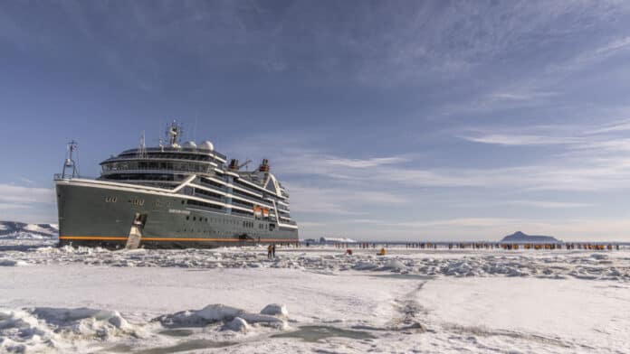 Broken Stabilizers Alter Cruise Ship's Antarctic Voyage