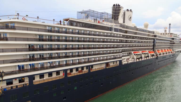 Holland America Celebrates Birthday With Gifts to Cruisers