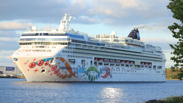 Two New Charter Cruises for Norwegian Cruise Ship