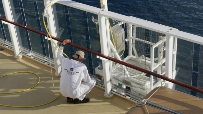 Best Jobs on Cruise Ships With No Experience
