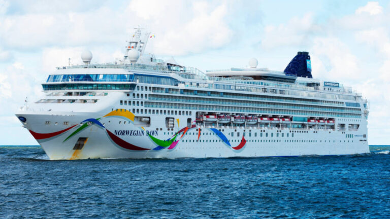 Threat of Icebergs Cancels Ports for Norwegian Cruise Ship