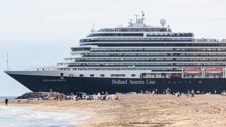 Holland America Refreshes Popular Specialty Restaurant Menu