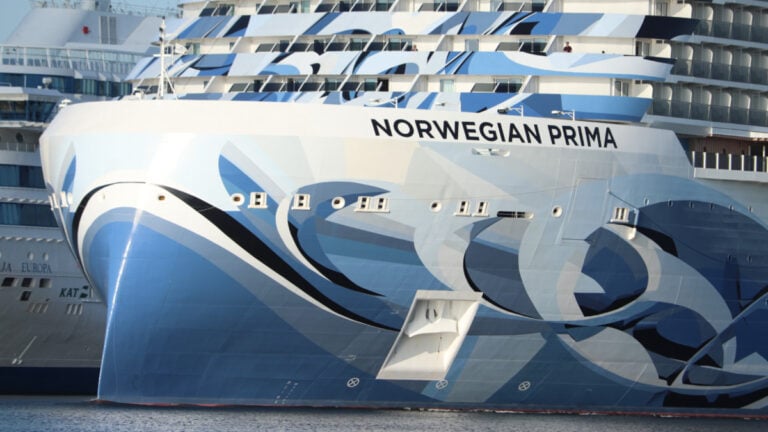 Norwegian Cruise Ship Breaks Free of Moorings, Loses Gangway
