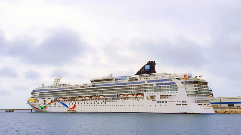 Norwegian Cruise Ship Arrives at Port Earlier Than Expected