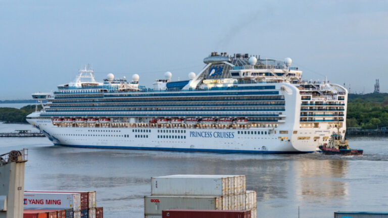 Docking A Cruise Ship How Is It Done