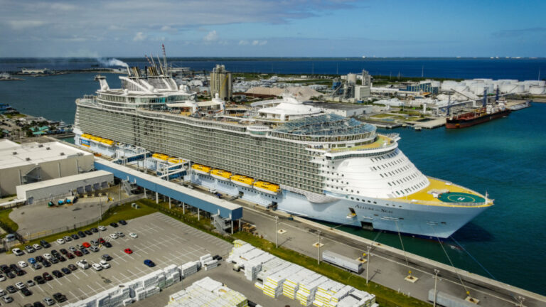 World’s Busiest Cruise Port Welcomes Huge Oasis Class Ship