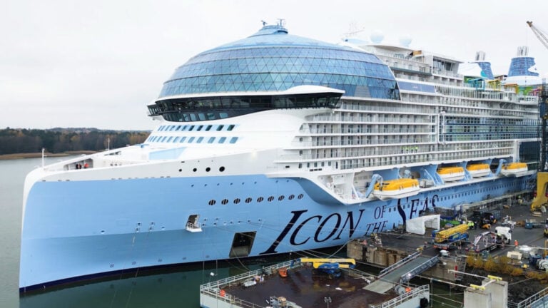 Royal Caribbean Offers Behind The Scenes Look at AquaDome Lift