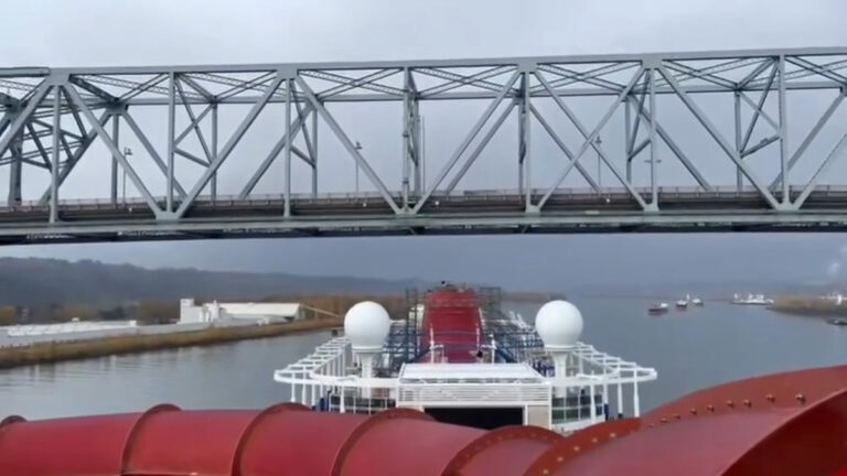 Broken Carnival Cruise Ship Finally Arrives for Repairs