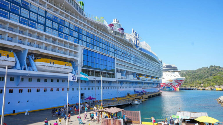 World’s Largest Cruise Ship Debuts at Western Caribbean Cruise Port