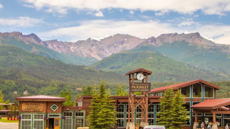 Holland America Line’s Resort Receives Certification, Rolls Out New Menus