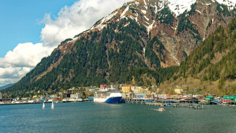 New Bid to Limit Cruisers in Key Alaskan Port Hits a Snag