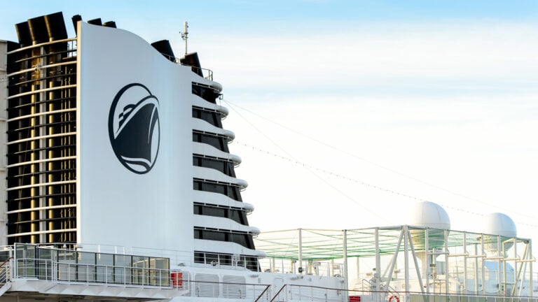 Holland America Line Unveils 15 New Shows for 2025 Grand Voyages