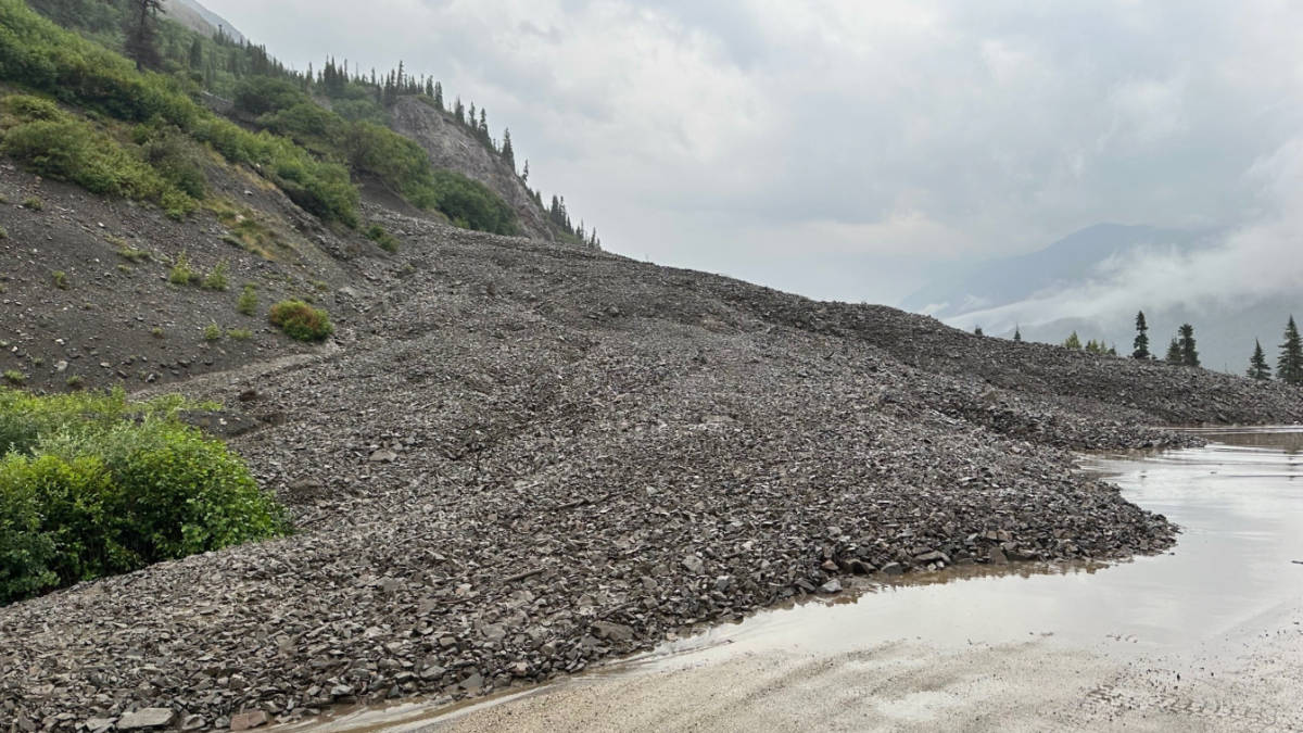 Rockslide Strand Cruise Guests