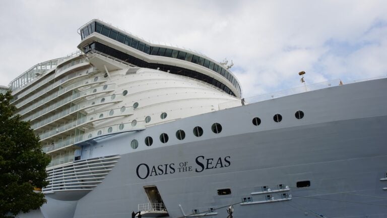 Oasis of the Seas Passengers Given Free WiFi to Book Oasis Band Tickets