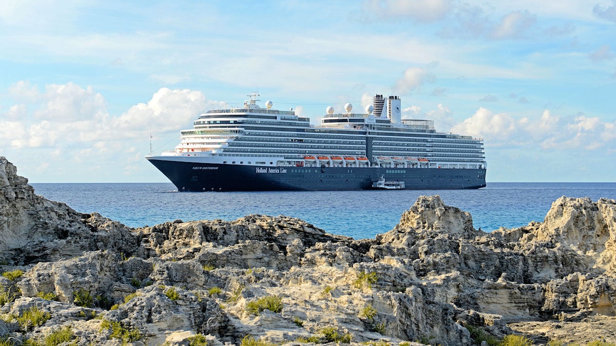 Nieuw Amsterdam at Half Moon Cay (Photo Credit: Wangkun Jia / Shutterstock)