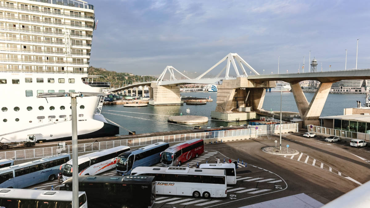 Buses at Barcelona Cruise Port