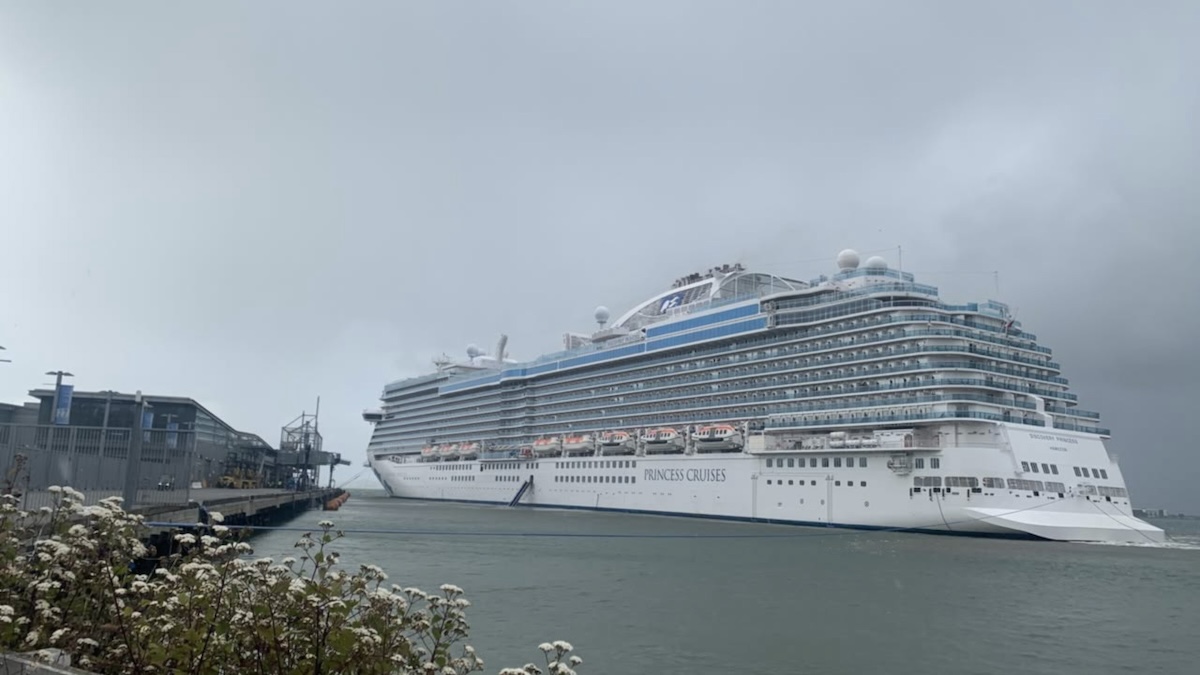 Discovery Princess Breaks Free From Moorings