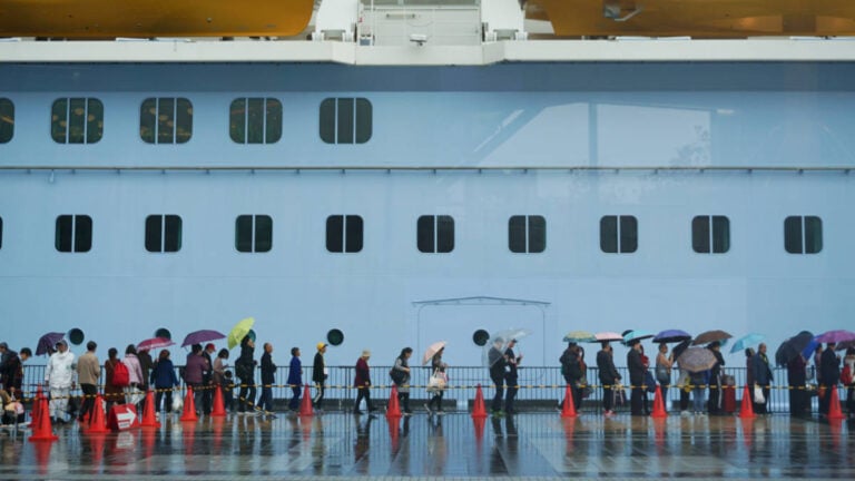 Sail More, Wait Less – How to Deal With Long Lines on a Cruise Ship
