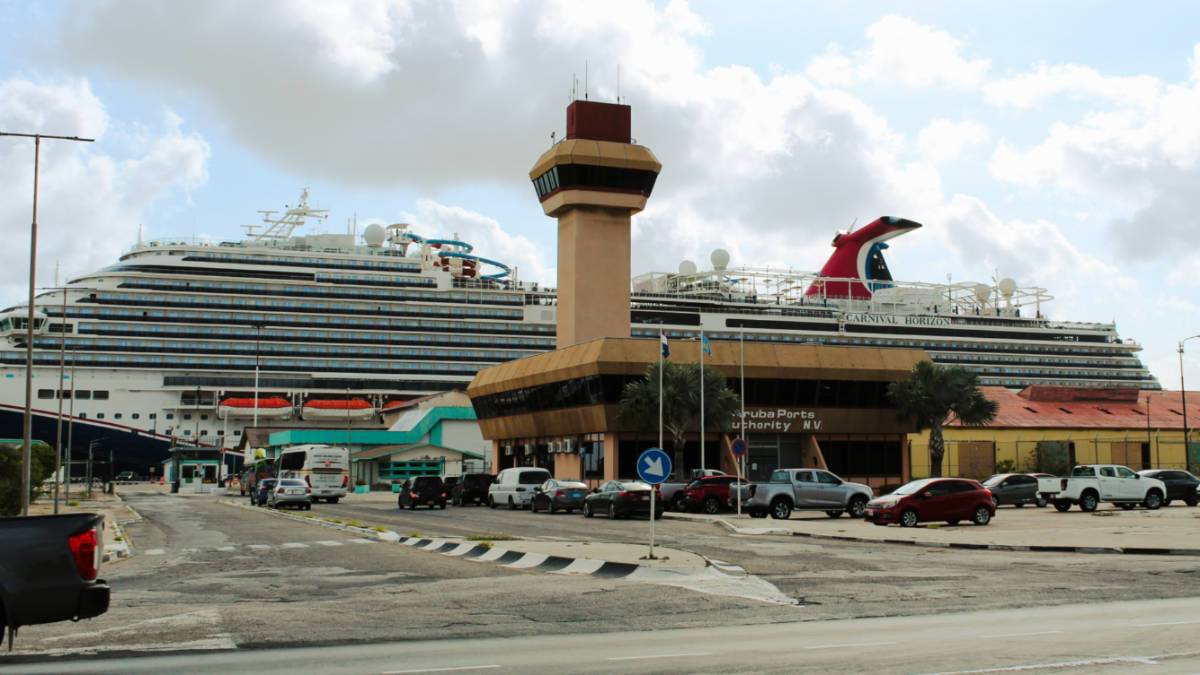 Carnival Horizon in Port