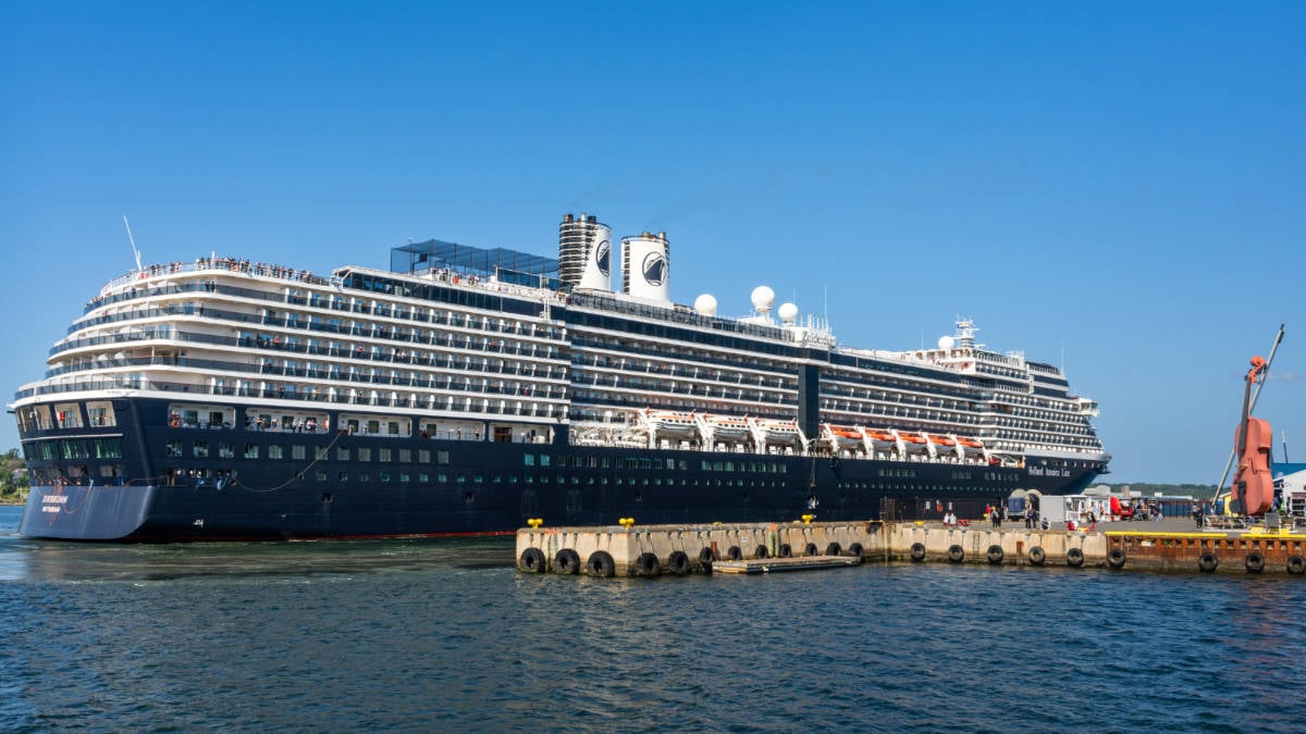 Zuiderdam in Canada