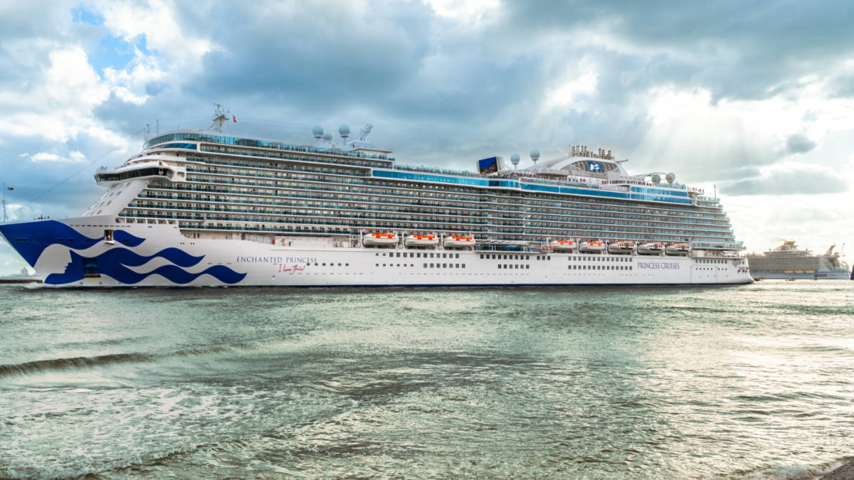 Cruise Ship Departing Fort Lauderdale