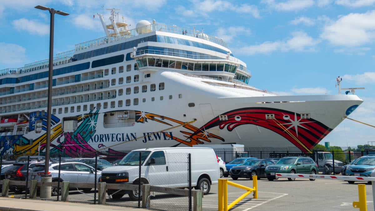 Leaving Norwegian Jewel in Philadelphia Takes Extra Steps Than Common