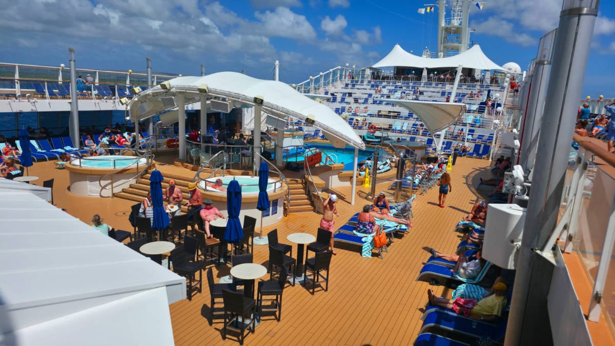 Norwegian Dawn Pool Deck