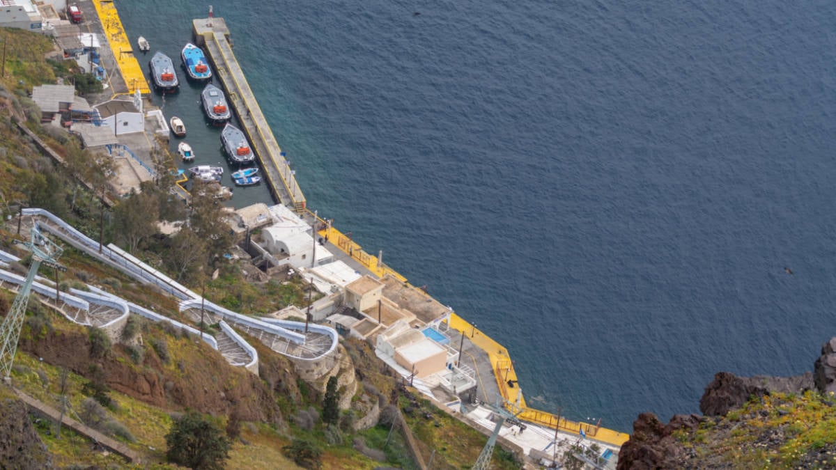 Port in Fira