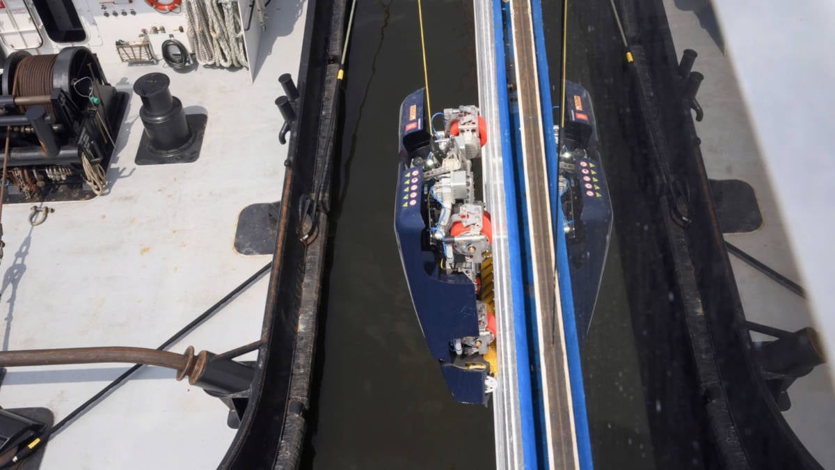Carnival Hull Cleaning Robot