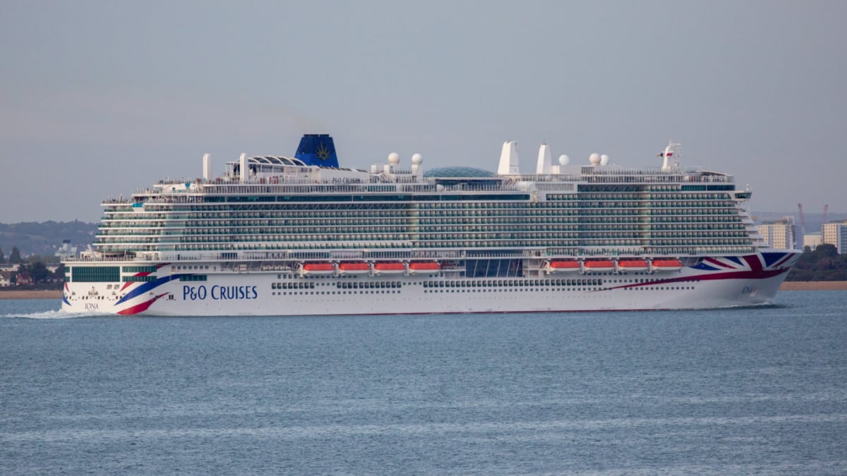 P&O Iona Departing Southampton